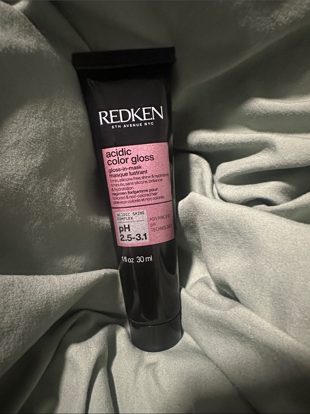 4/$15 Redken acidic color gloss in mask